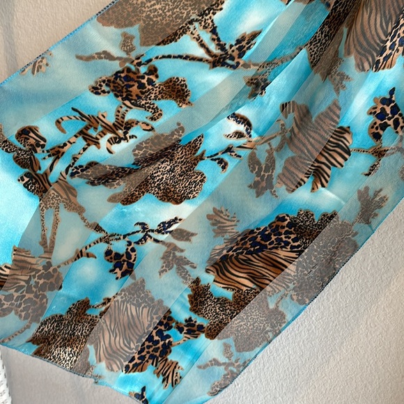 Sheer scarf - Picture 2 of 2